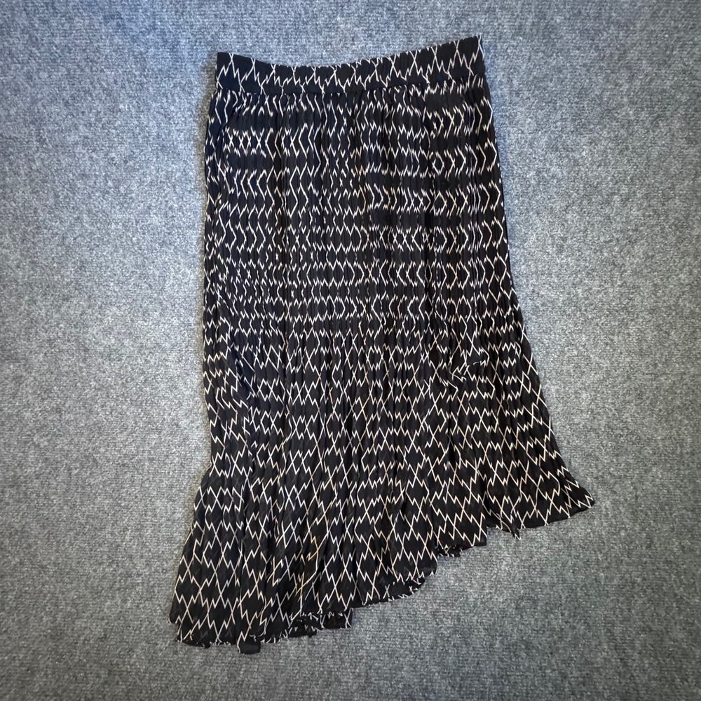 Black White Geometric Zigzag Pleated Asymmetrical Handkerchief Hem Midi Skirt - Picture 2 of 4